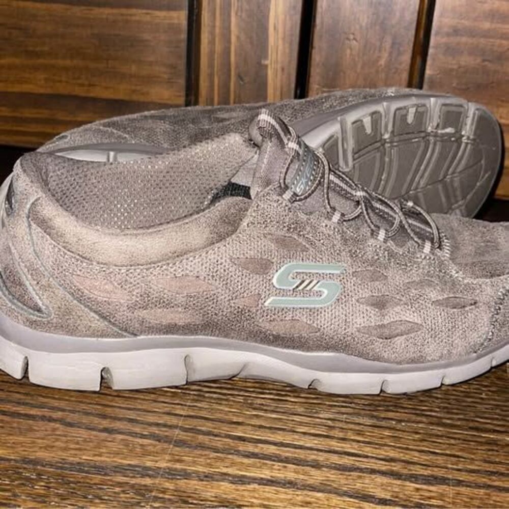 Skechers 8.5 Women’s Shoes Brown Slop On Casual